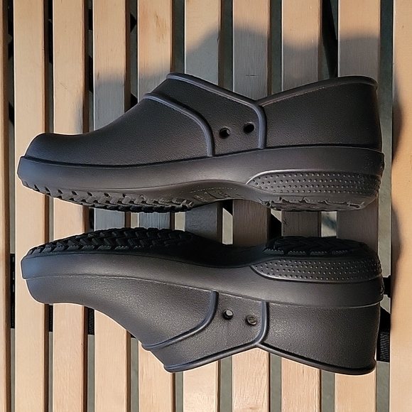 Brown Crocs size 8 never worn - Picture 7 of 9